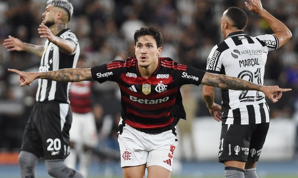 Pedro brilha em noite dos 300 jogos e Flamengo vence o Botafogo por 3 a 0 no Nilton Santos