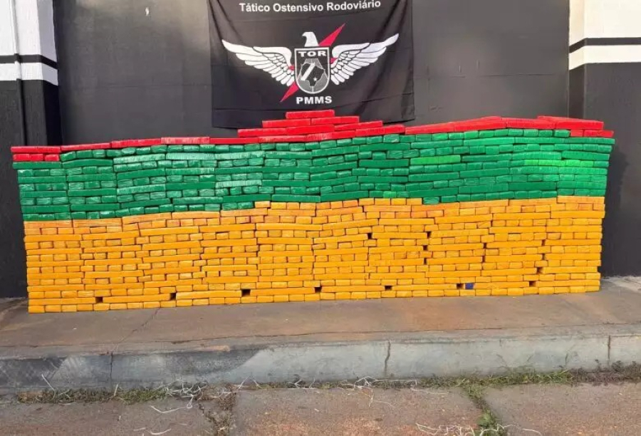 Na BR-163 motorista abandona carro com 558 kg de drogas