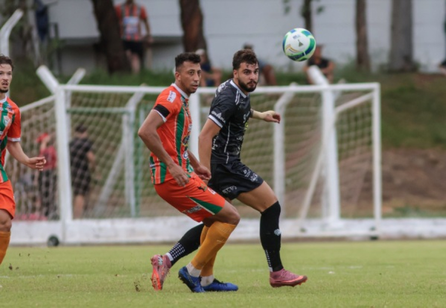 Naviraiense mantém a liderança e o Operário segue invicto