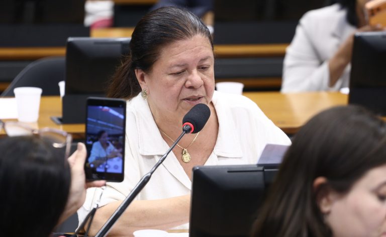 Comissão aprova projeto que garante a crianças e adolescentes acesso à saúde mental no SUS