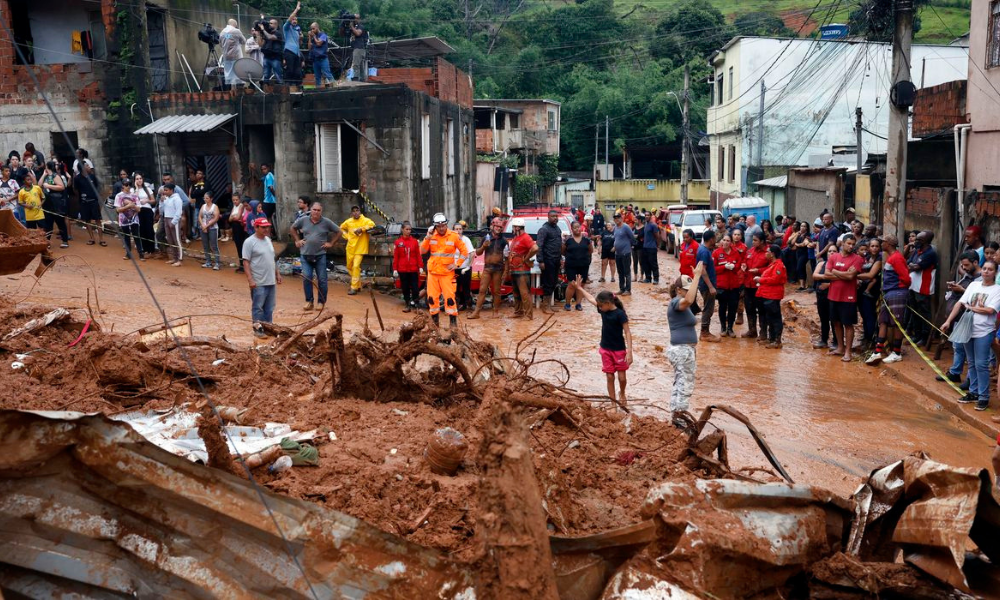 Sobe para 72 o número de mortos nas chuvas em Minas Gerais