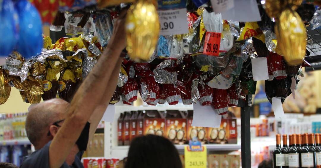 Ovos de Páscoa podem ser até três vezes mais caros que barras tradicionais