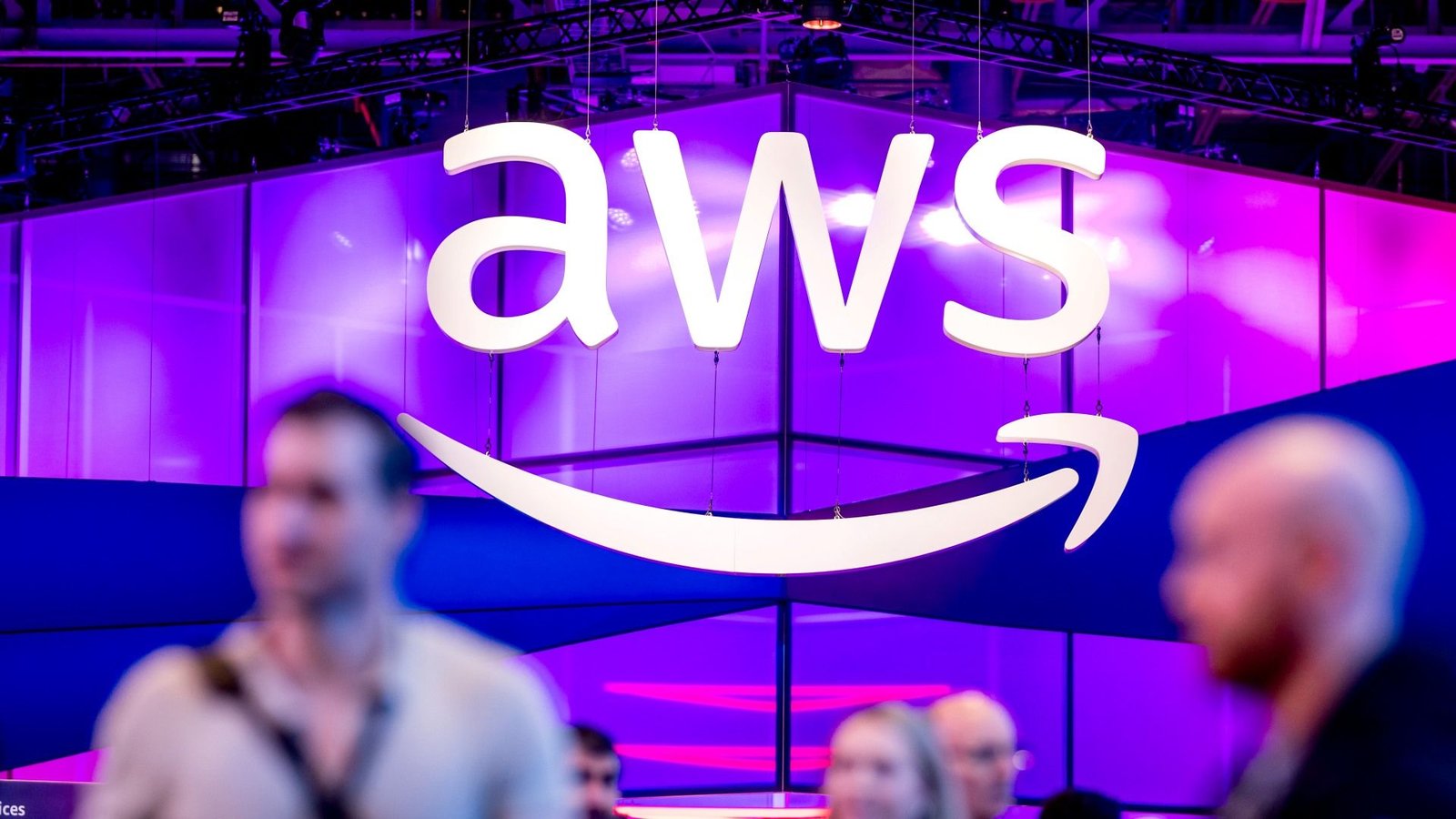 Data center da Amazon é atingido e pega fogo após ataques no Irã