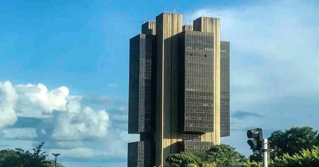 Conflito no Irã pode levar BC a adiar corte de juros?