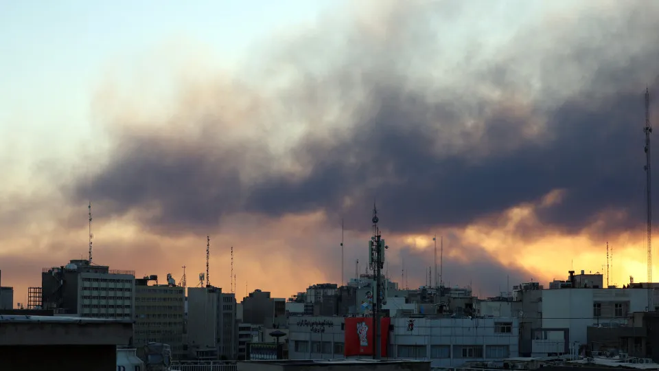 Ataques de Israel e EUA atingem órgão que escolhe novo líder iraniano