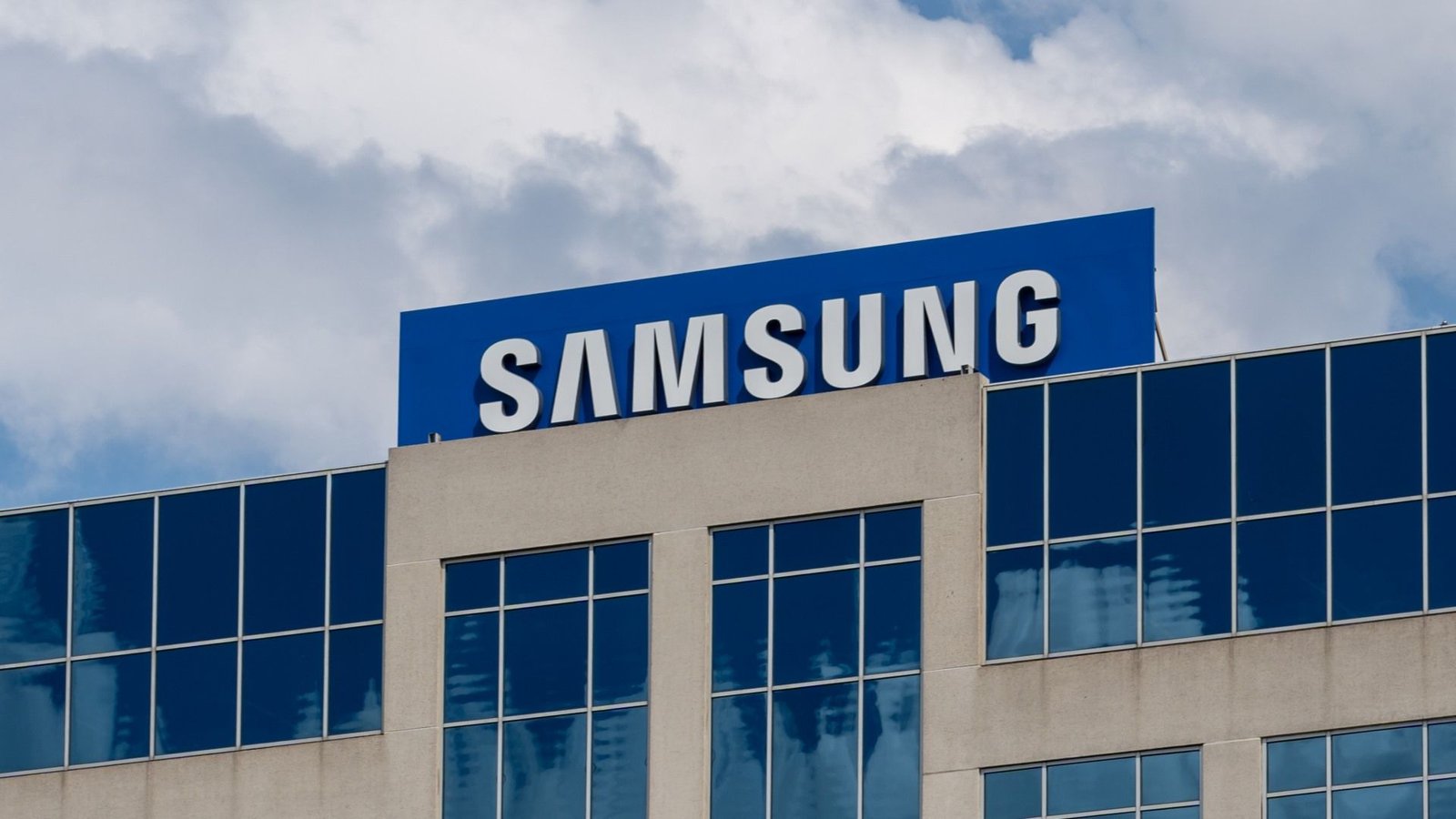 Trabalhadores coreanos da Samsung aprovam greve que pode parar produção de chips
