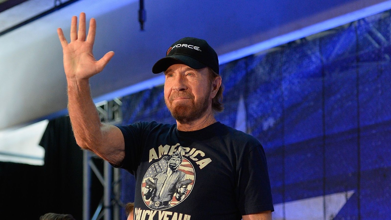 Adeus, Chuck Norris: Sylvester Stallone e mais atores prestam homenagem ao astro