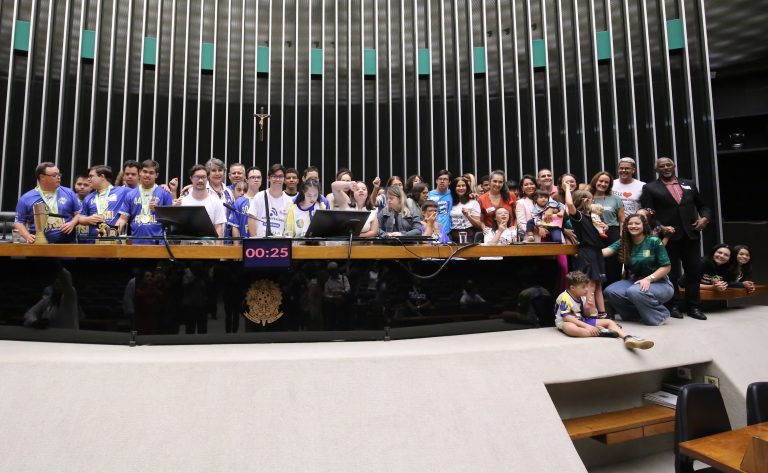 Sessão na Câmara marca Dia da Síndrome de Down e reforça combate à exclusão