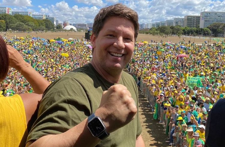 Dino dá 5 dias para deputados do PL explicarem emendas ligadas a filme de Bolsonaro
