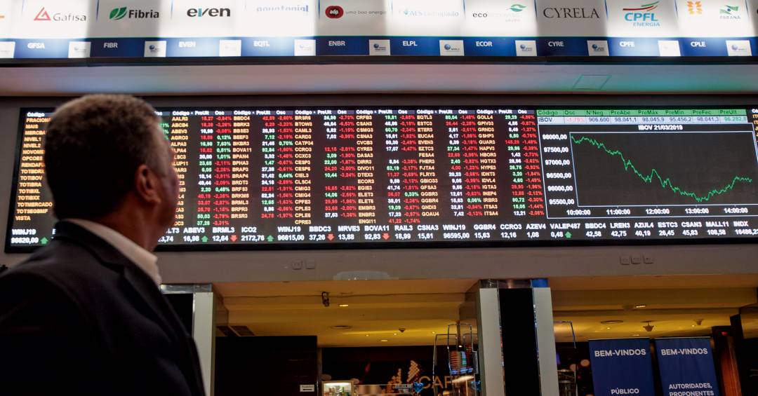 Ibovespa abre em queda com cautela sobre juros e tensão no exterior