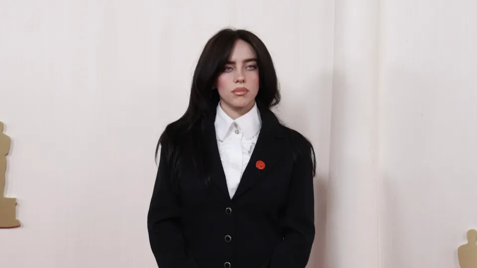 Stalker de Billie Eilish morre atropelado por trem em Nova York
