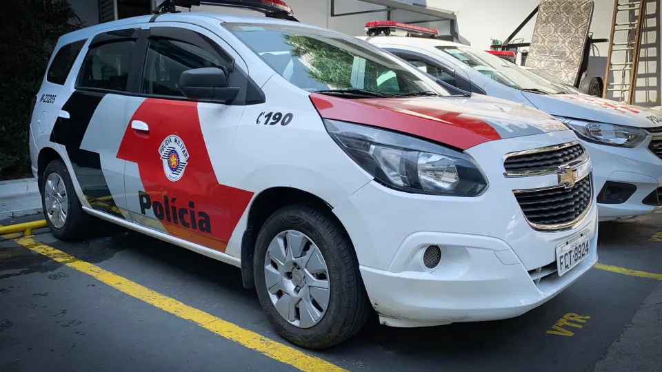 Policial mata homem durante assalto após confundi-lo com 