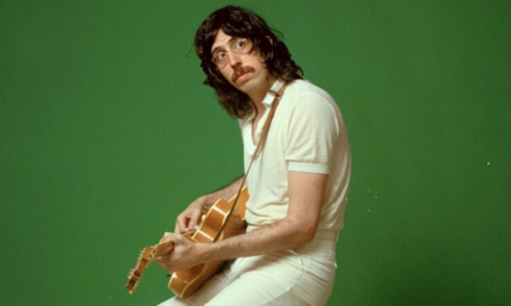 Tim Bernardes anuncia turnê de despedida do Mil Coisas Invisíveis