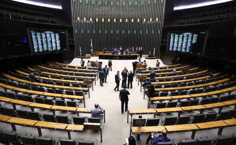 Câmara aprova MP que altera regras do seguro-defeso